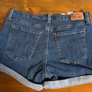 Levis Shorts Womens 31 Medium Wash Stretch Mid Rise Mid Length Denim Jean